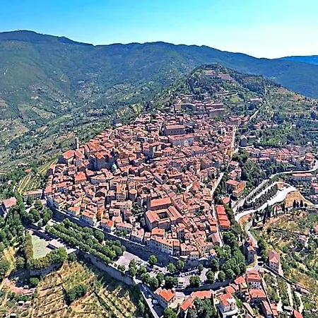 Spacious Tuscan 3* كورتونا