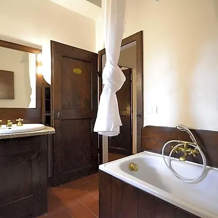 Spacious Tuscan Cortone
